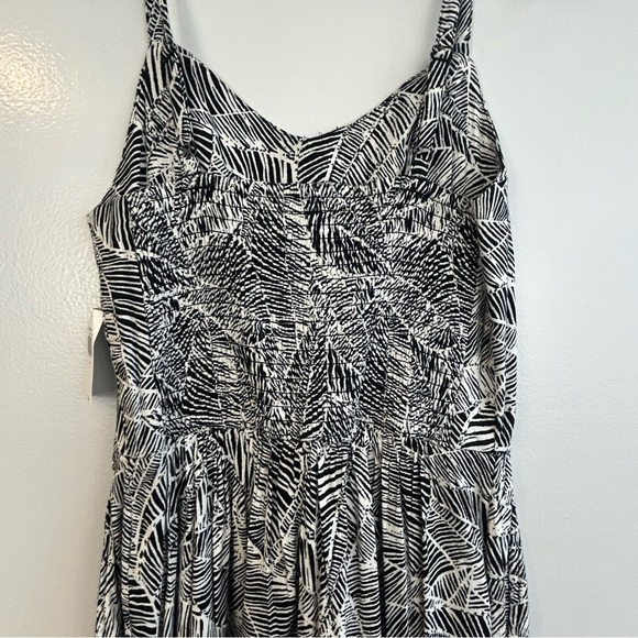 NWT Old Navy Black/White Palm Print Sleeveless Tank One Piece Jumpsuit Size XS - Picture 7 of 9